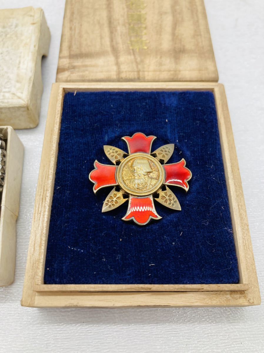 旭日単光章 勲六等単光旭日章 日本軍勲章ケース付き - 中古小物