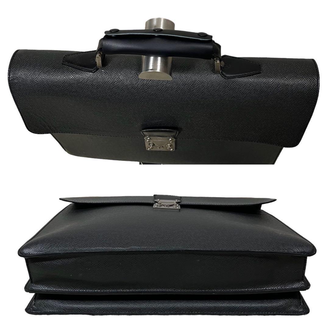 ルイヴィトン LOUIS VUITTON タイガ セルヴィエット モスコバ ブリーフ