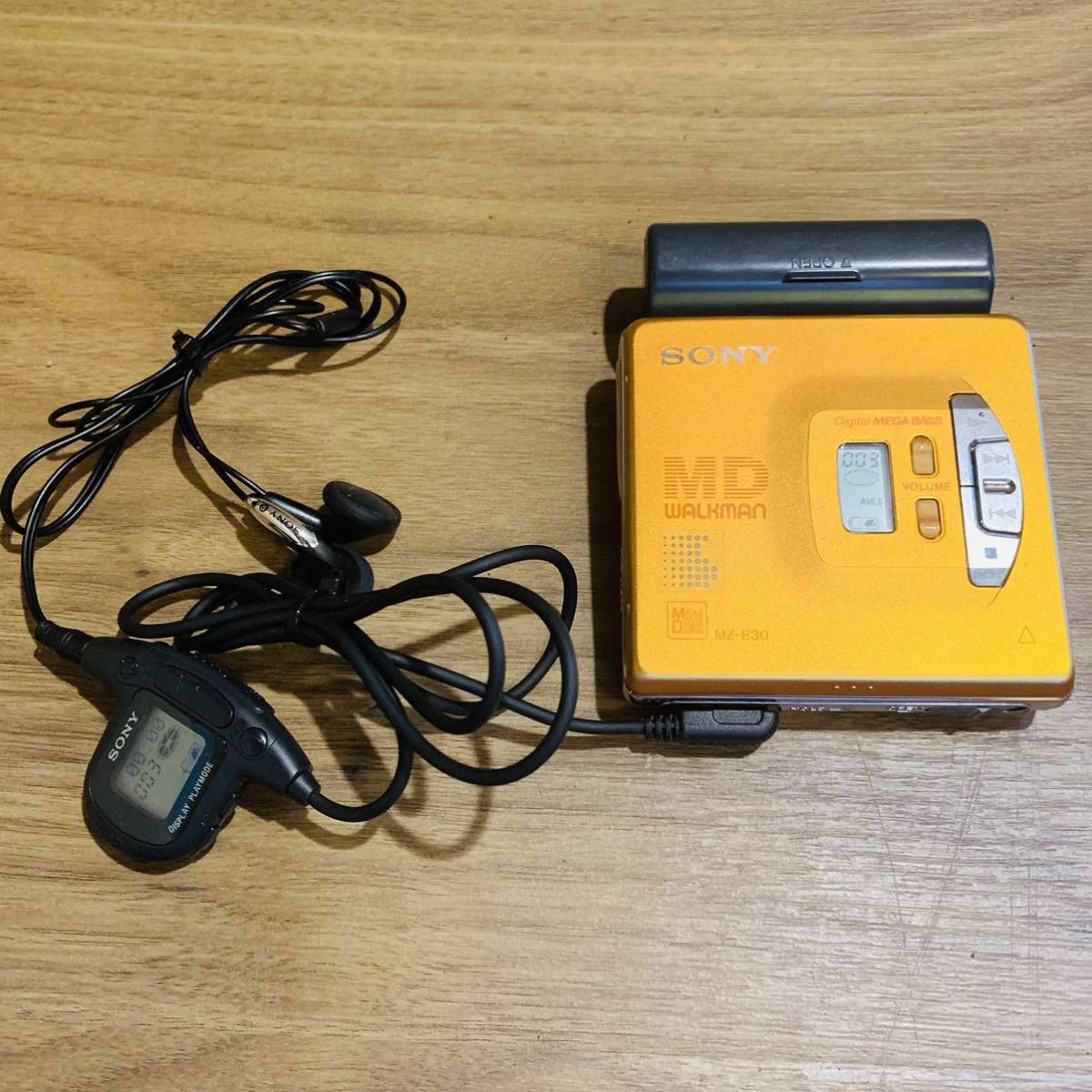 SONY ソニー MD WALKMAN MDウォークマン MZ-E30 オレンジ 電池BOX 動作(再生専用)｜売買されたオークション情報 ...