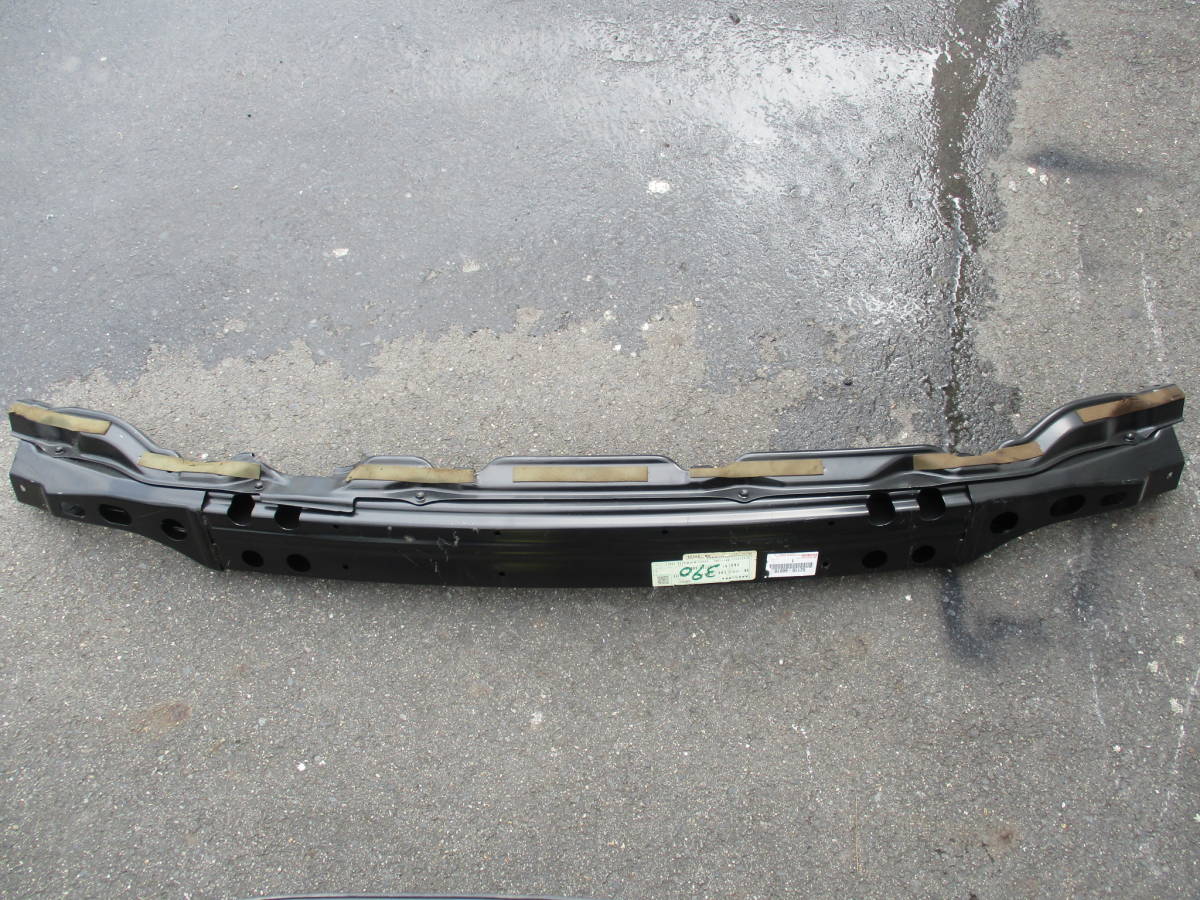 トヨタ　TOYOTA　ランドクルーザー100　フロントバンパリインホースメント　UZJ100　52110-60010