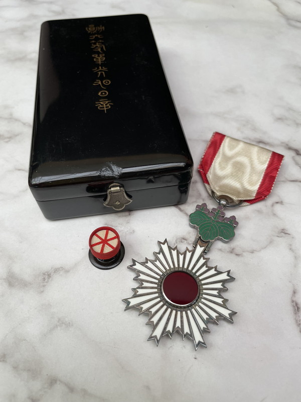 S-25◇勲六等単光旭日章 勲章 徽章 記念章 ケース付き(勲章)｜売買され