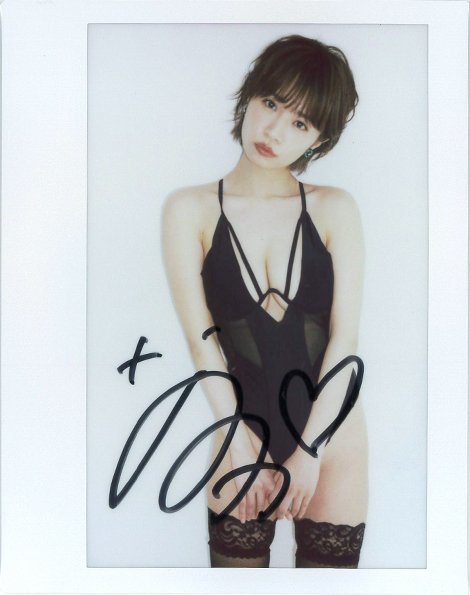 HIT'S/菜乃花6 Vol.6 1of1　直筆サイン入り水着ワイドオフショットチェキ　（黒水着)　現場撮影 230817-827