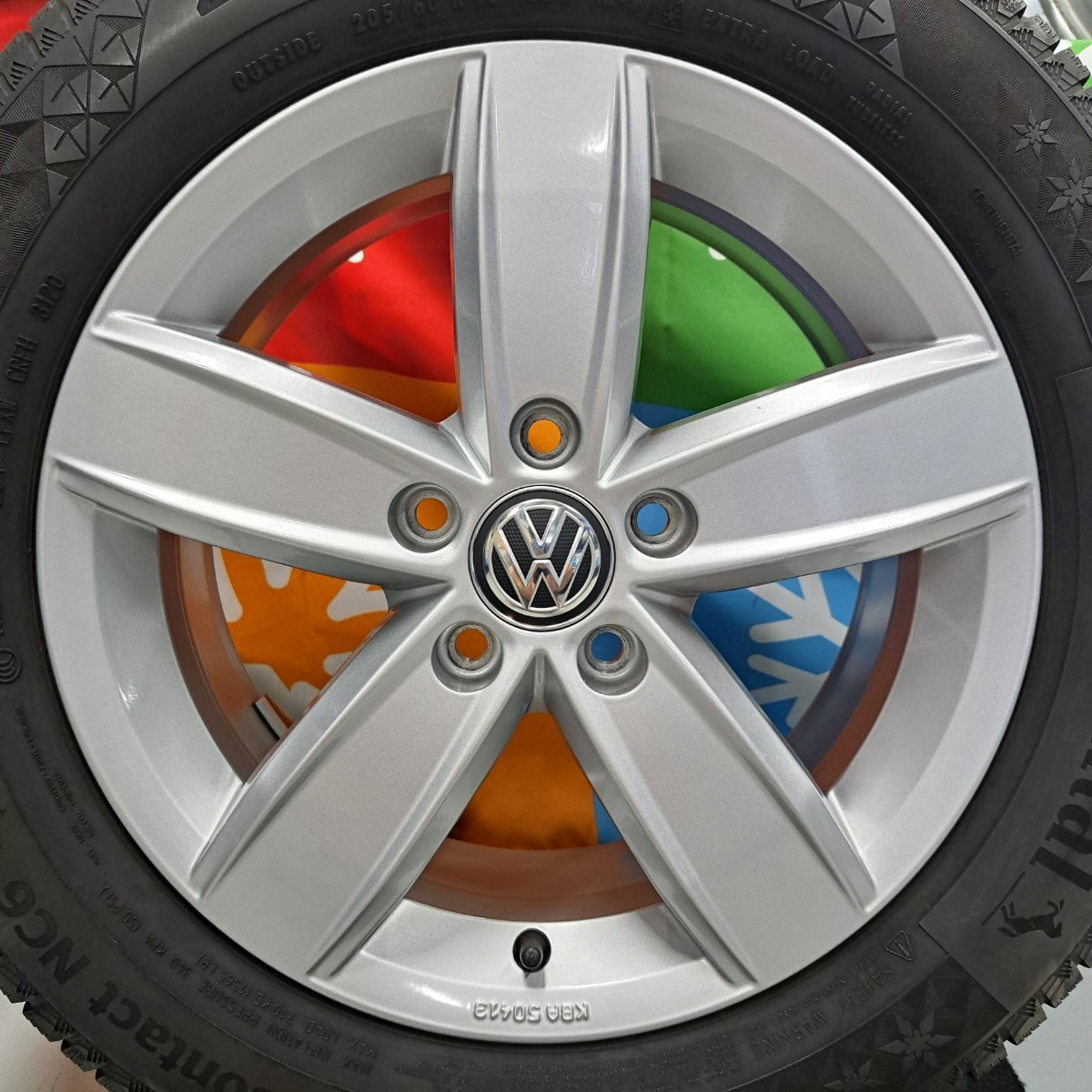 新作入荷，得価 冬セット ＶＷ フォルクスワーゲン ゴルフ トゥーラン 純正 目立つ傷無し 安心 良質スタッドレスタイヤ付き 205/60Ｒ16(スタッドレスタイヤ)｜売買されたオークション情報、yahooの商品情報を 5穴