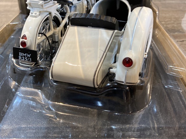 Schuco(シュコー) 1/10 BMW R25/3 MOTORRAD MIT BEIWAGEN Baujahr 1953