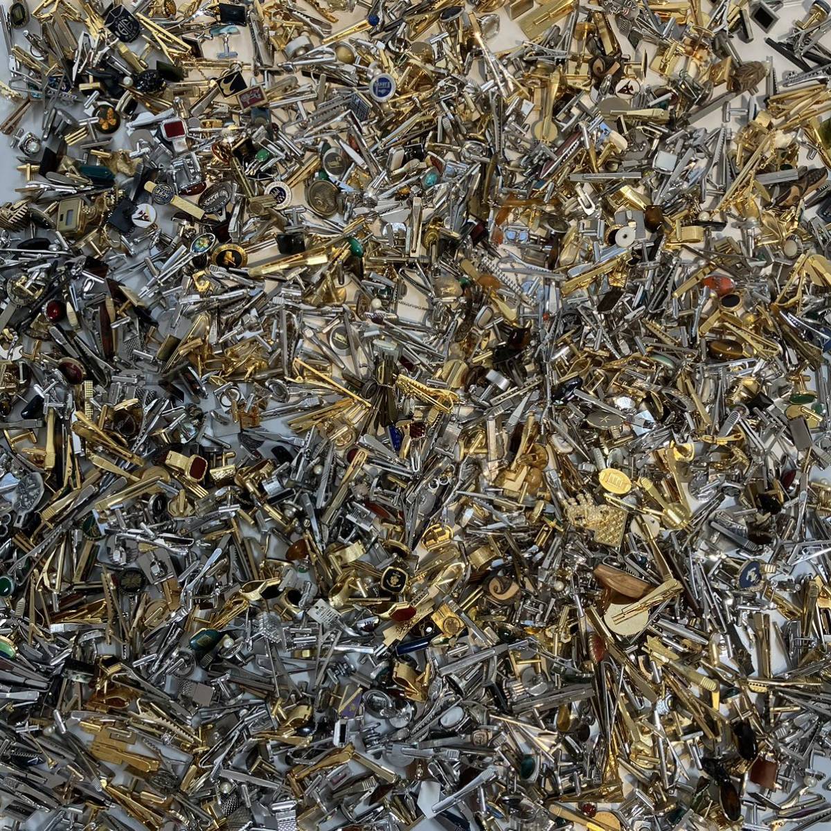 アクセサリー　約9.1kg　タイピン　カフス　1円スタート　メッキ　ジャンク　まとめ　大量（R89）