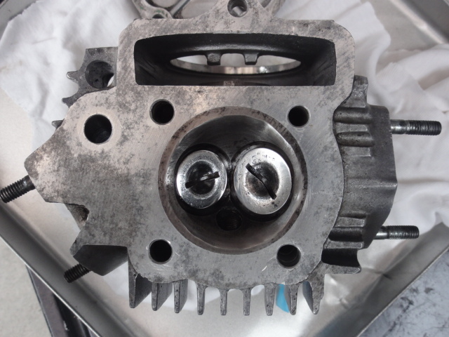 ホンダスーパーカブC65シリンダーヘッド