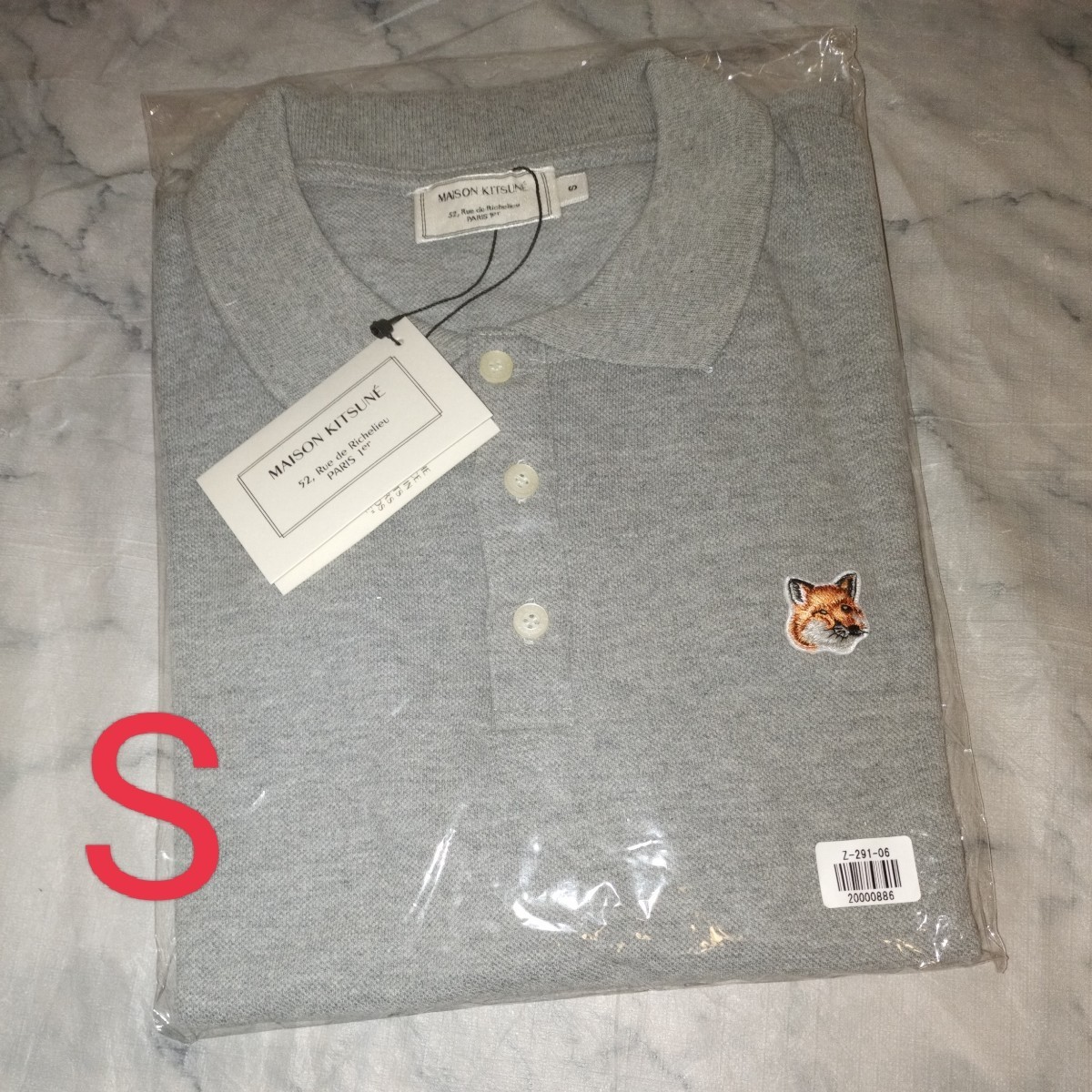  在庫処分 Sサイズ メゾンキツネ MAISON KITSUNE シングルフォックス 半袖 ロゴ ポロシャツ / グレー 灰色(Sサイズ)｜売買されたオークション情報、yahooの商品情報をアーカイブ公開 - オークファン Sサイズ