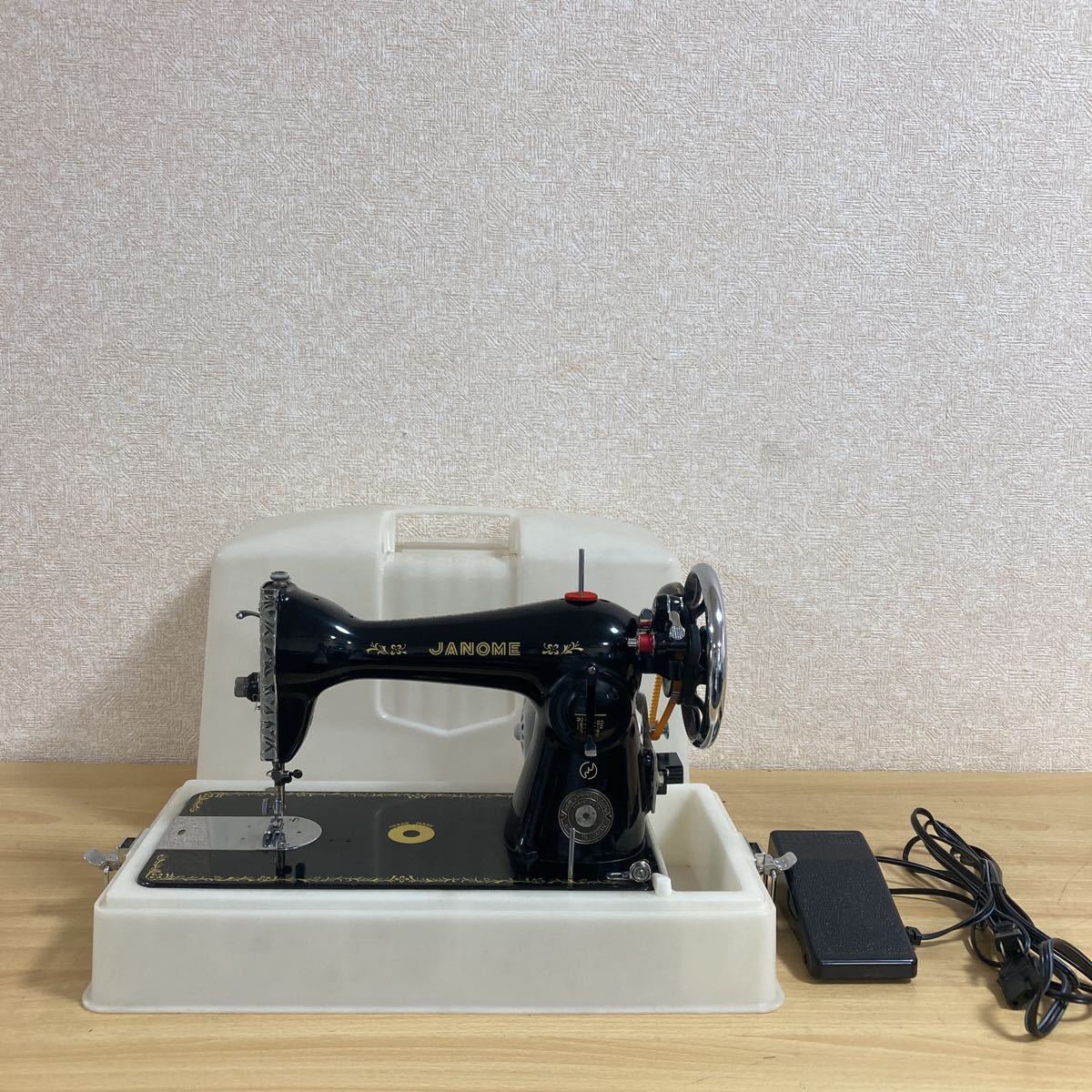 新作入荷，新作 SINGER 業務用ミシン 103DX 電源コード無し