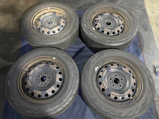 ZGE20 ウィッシュ ホイールキャップ付 鉄ホイール 15×6J 195/65/R15 