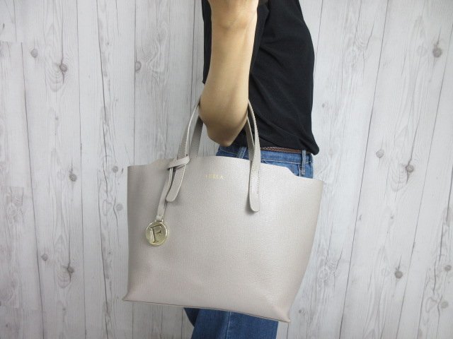 極美品 FURLA フルラ ハンドバッグ バッグ レザー グレージュ 63444