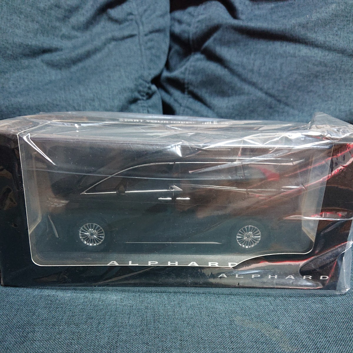 TOYOTAディーラーミニカー3点セット トヨタ カムリ CHR アクア カラー