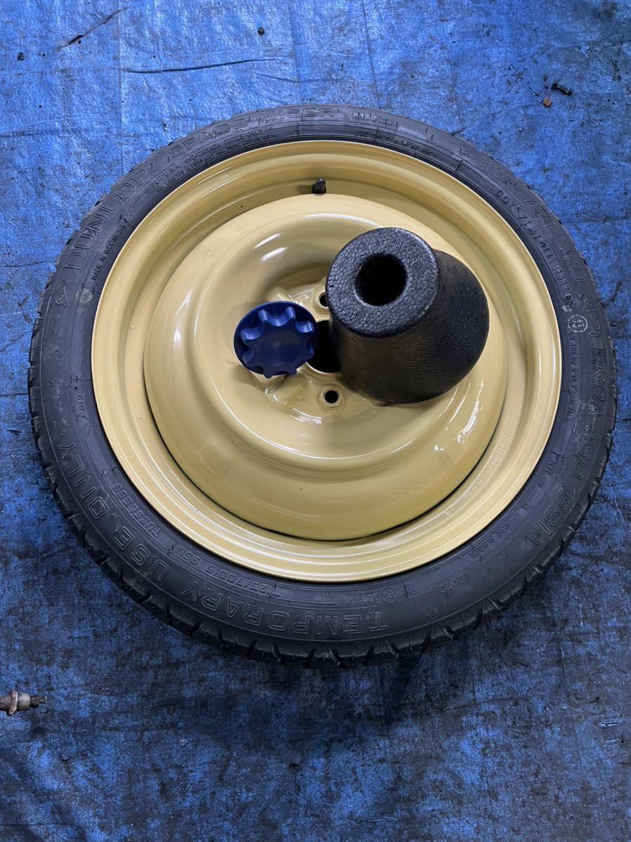 53 トヨタ NHP10 アクア スペアタイヤ 土台付き 125/70D16