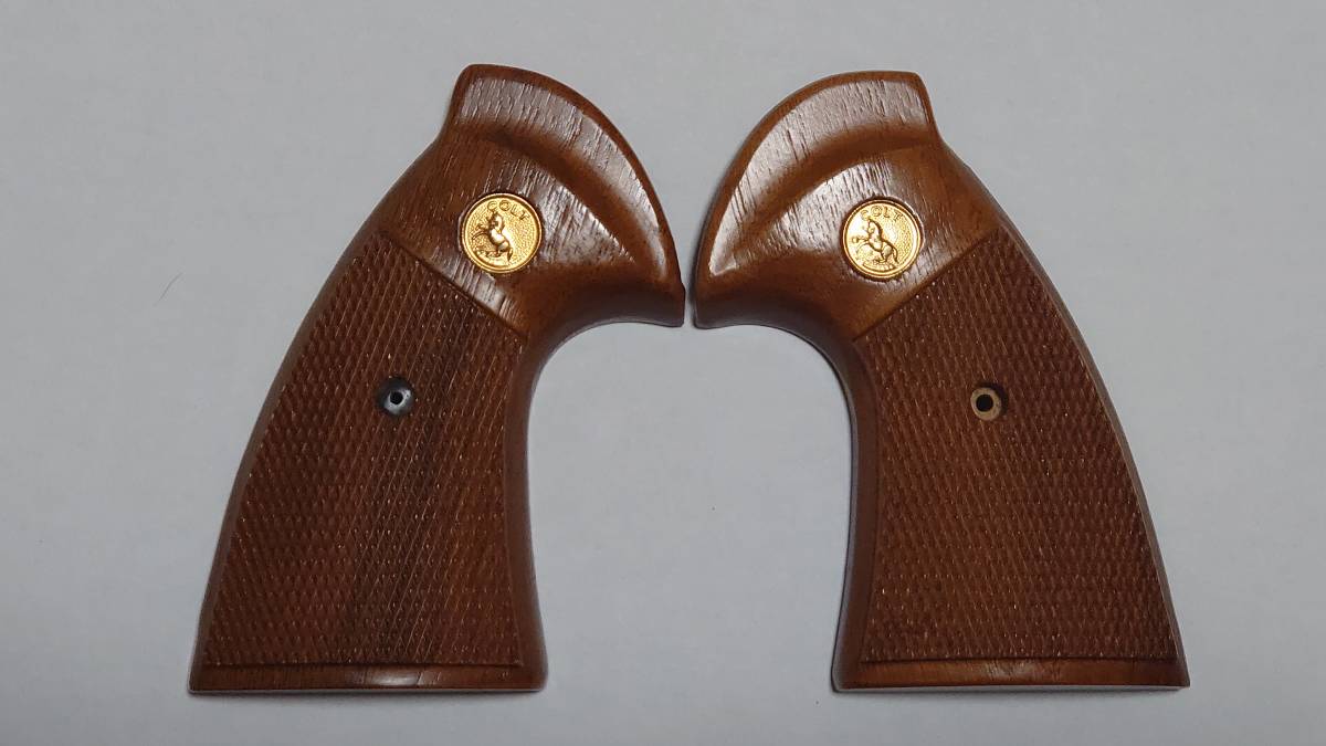 タナカ？実物？ コルトパイソン サービスサイズ 木製グリップ タナカワークス 木製グリップ コルトパイソン 用 ウォールナット