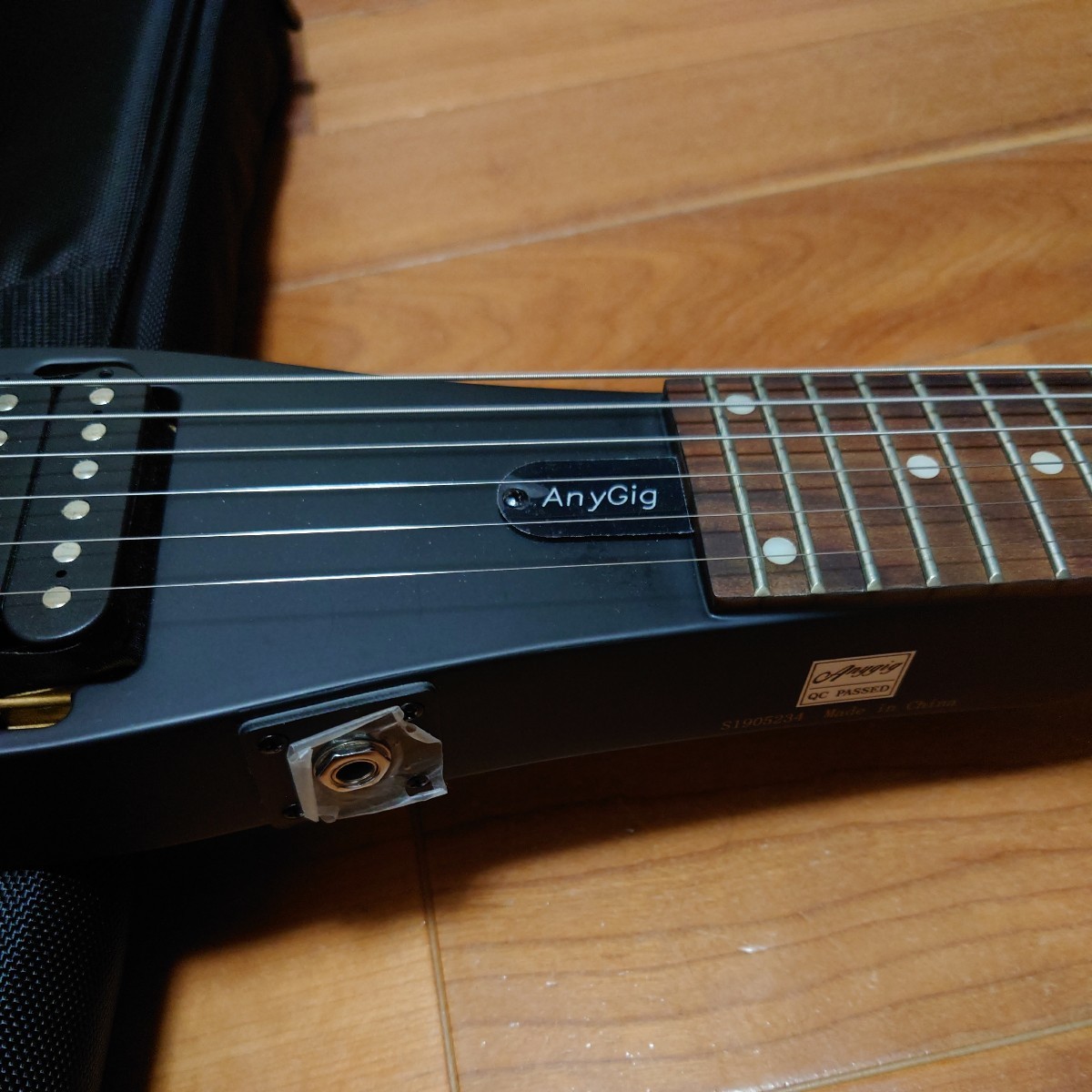送料無料】トラベルギター Anygig Vox amplugのおまけ付き トラベル