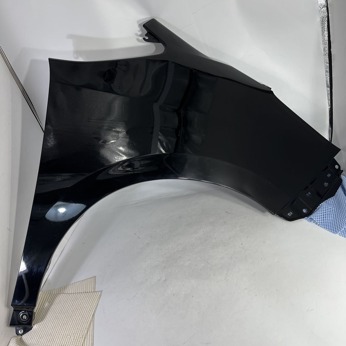 M 　8-5-5軽度　ノア　エスクァイア　黒　ZRR80G ZRR85G ZRR80W 等　フロントフェンダー 