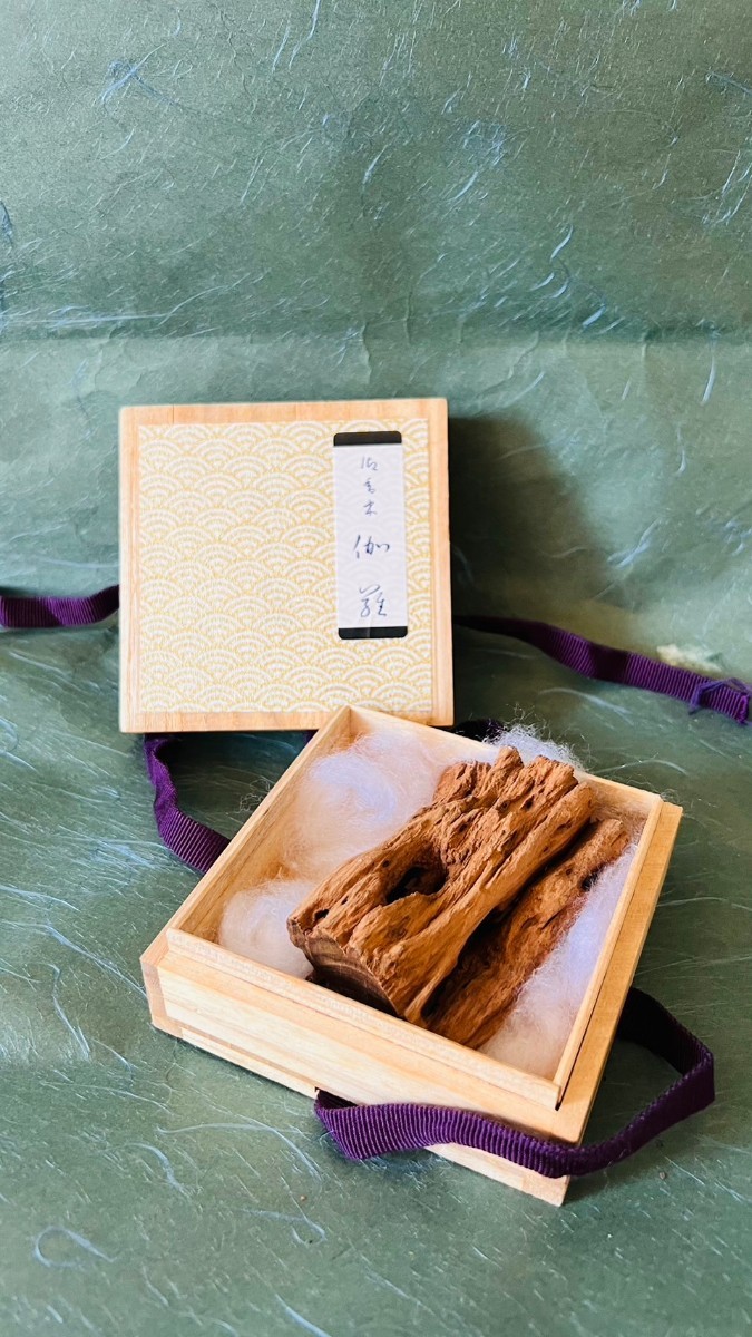 御香木【伽羅】49g 香道具 松栄堂 沈香 伽羅 茶道具 季の香 香木 練香 ベトナム産　塗香　沈水香木　中国美術　御香木　お香　香合