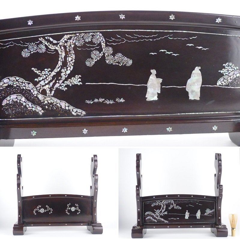 扇屋】松人物模様 螺鈿細工入り 刀掛け 高さ 約42.5cm 幅 約46.5cm×約
