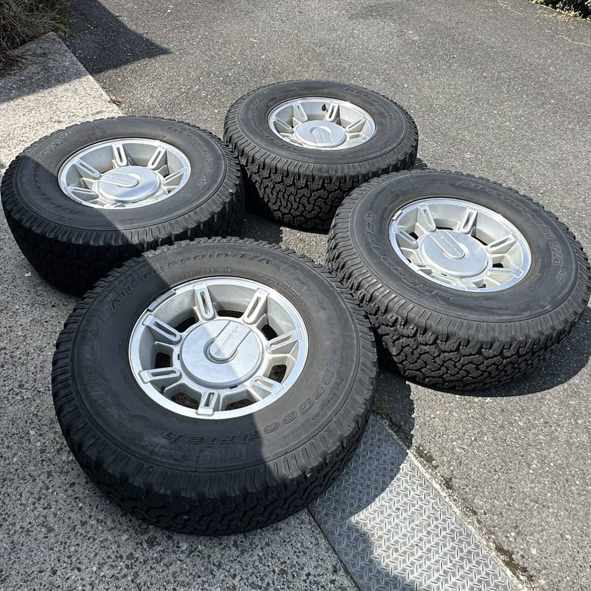 ハマー H2純正 タイヤ ホイール 315/70R17 直接引き取り歓迎 (17インチ 