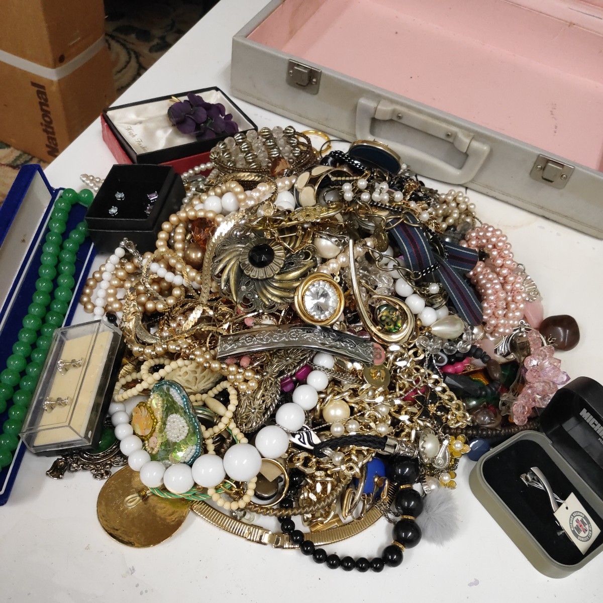 SALE，格安 大量セット アクセサリー ピアス イヤリング ネックレス カフス など まとめて出品 総重量 約3000ｇ 詰合せ ジャンク品(ネックレス、ペンダント)｜売買されたオークション情報、yahooの商品情 その他