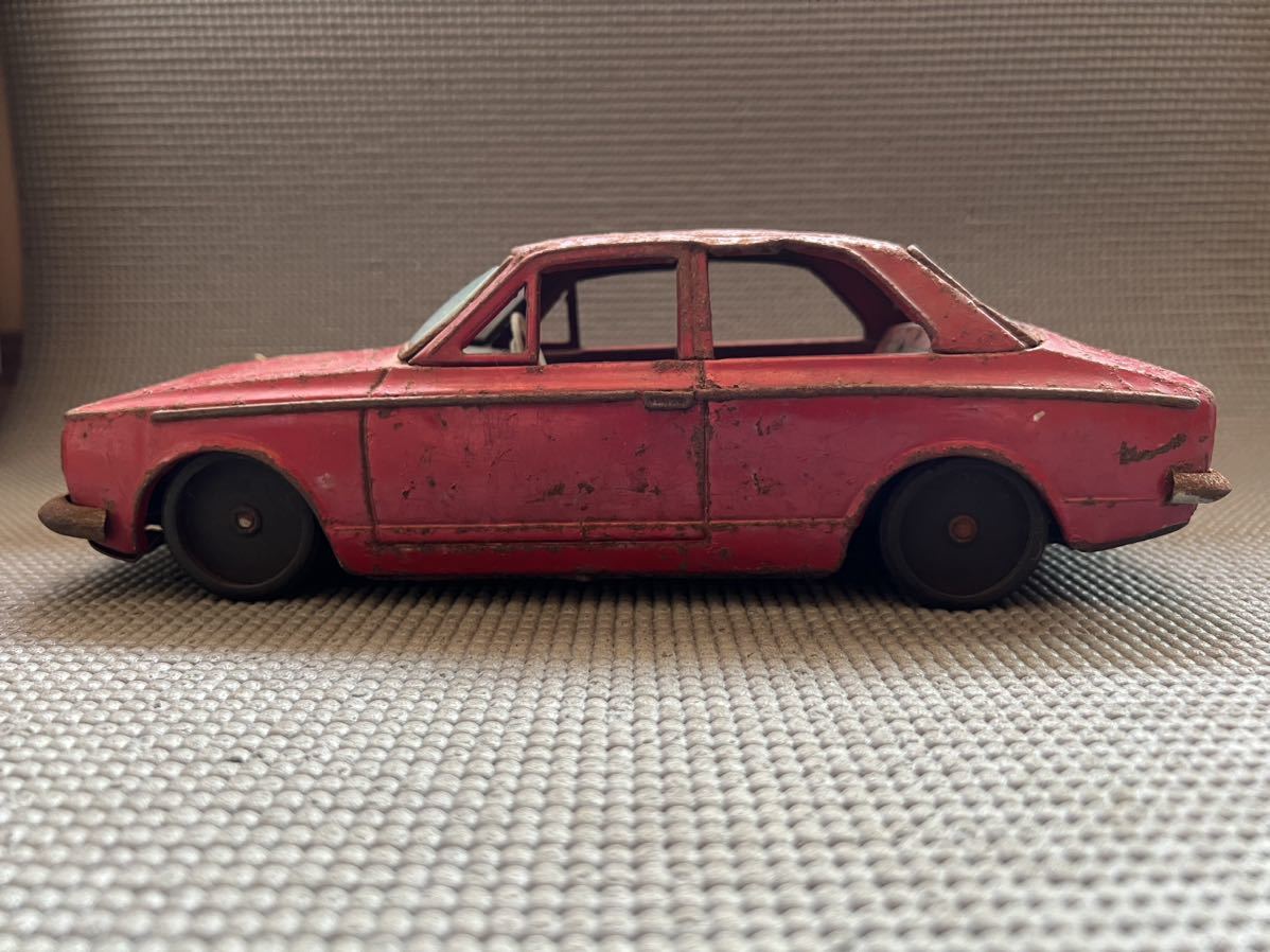 民家片付け品 ジャンク トヨタ カローラ KE10 ブリキ自動車 当時物