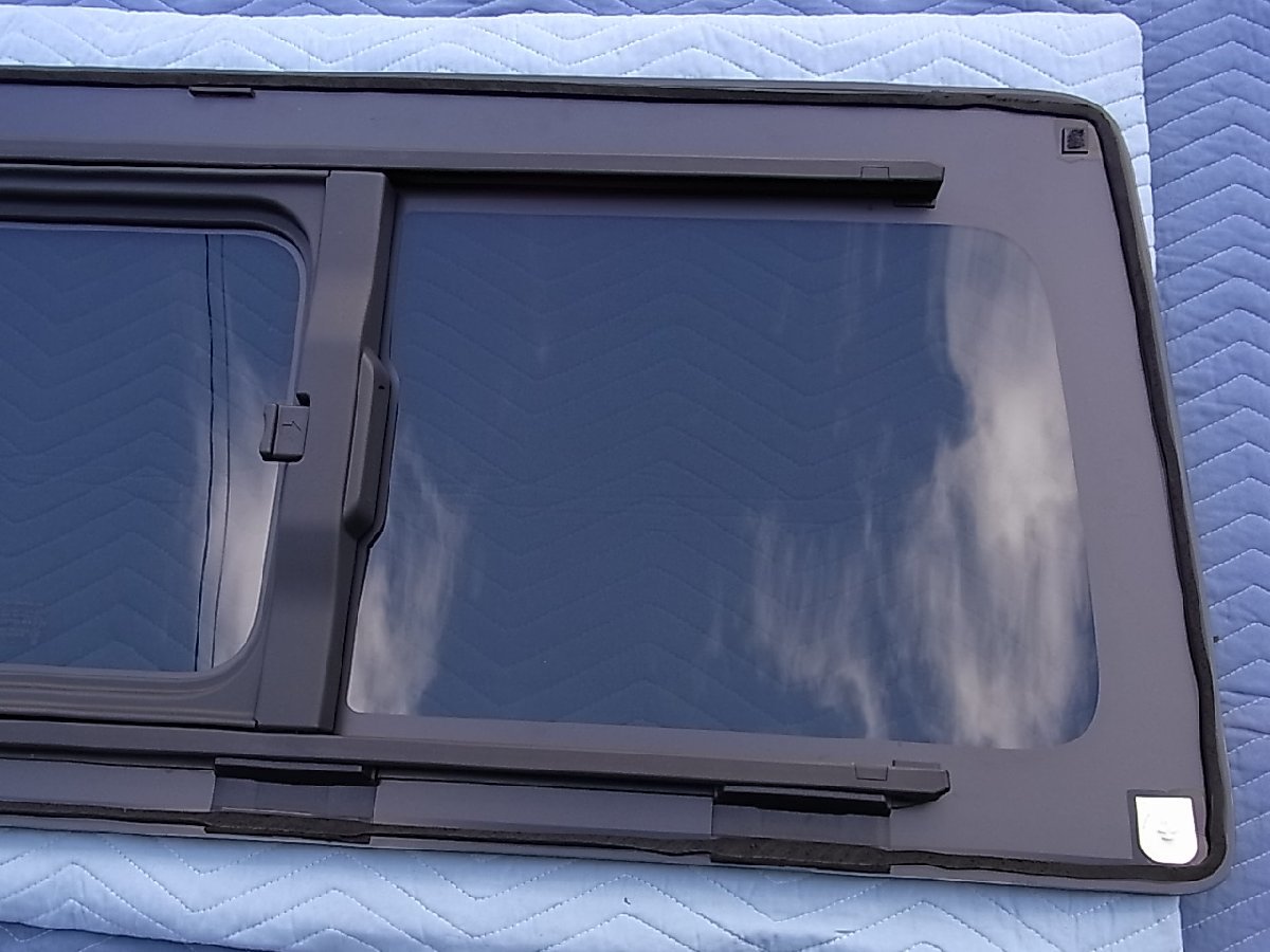 新車外し 200系 ハイエース 7型 純正 リアクォーターガラス 右 / 小窓 