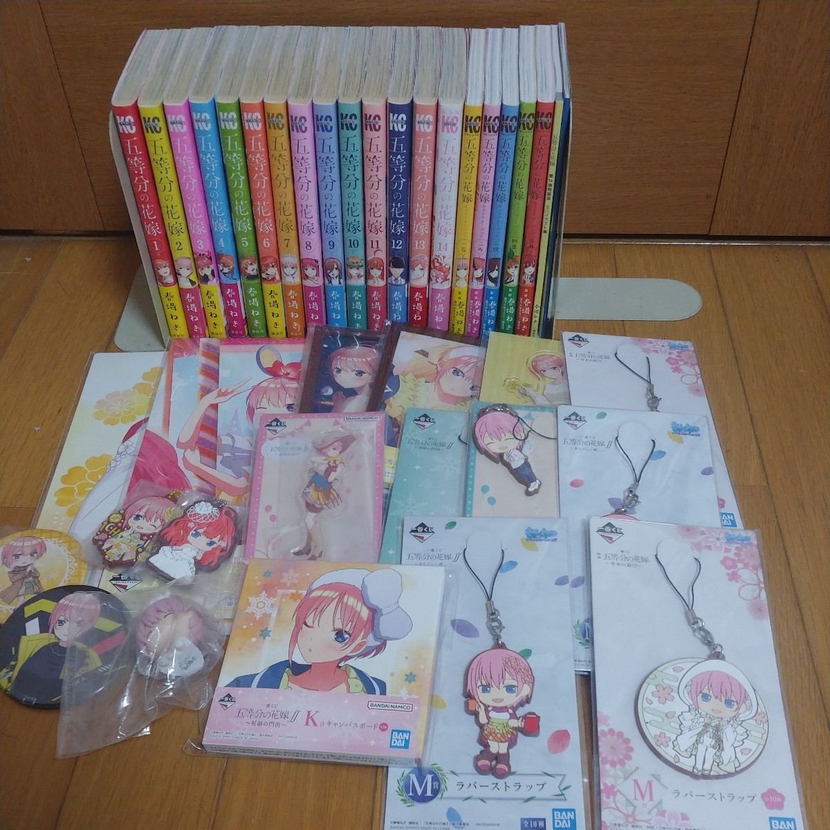 豪華セット！銀魂。77全巻。関連本24冊。合計101冊。初版、特典多数付き！ 豪華セット！銀魂。77全巻。関連本24冊。合計101冊。初版、特典多数