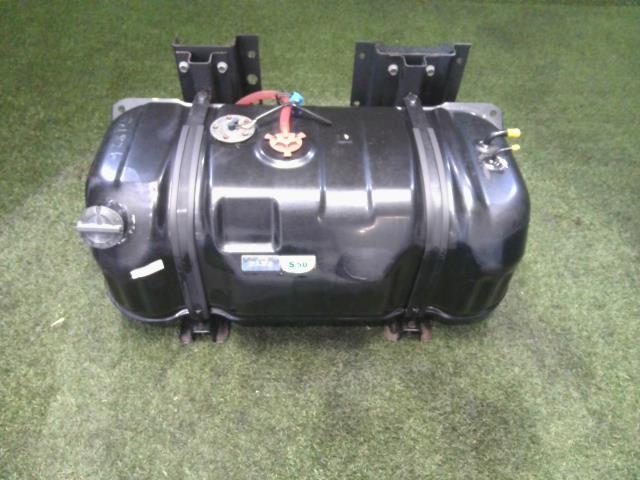 中古 エルフ KR-NHR69 燃料タンク 4JG2 729 8-97351-656-4