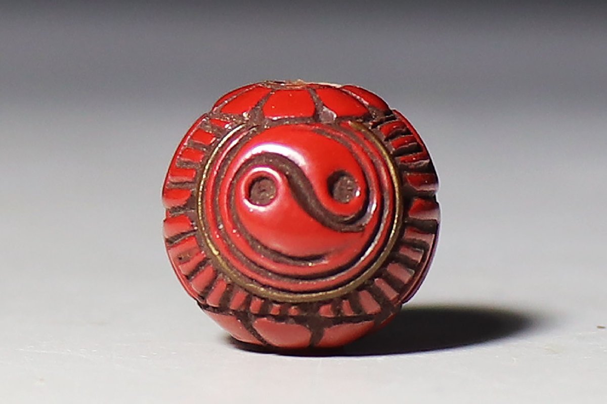 美術品 【桃】提げ物：堆朱彫面取緒締め玉