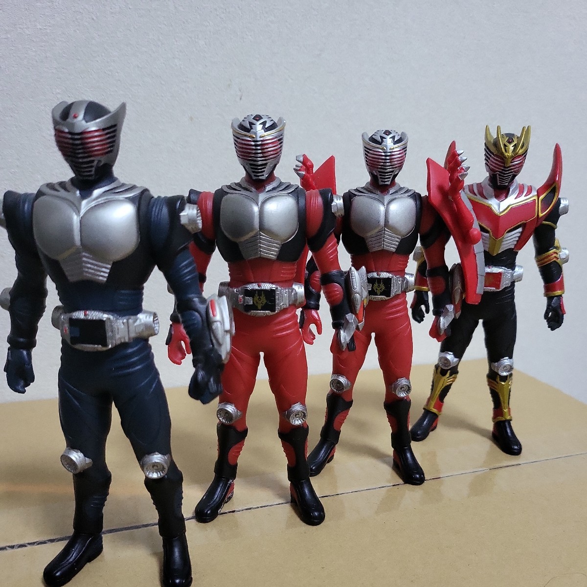 仮面ライダーオーズソフビ8体セット プレミアムバンダイ限定 Amazon.co