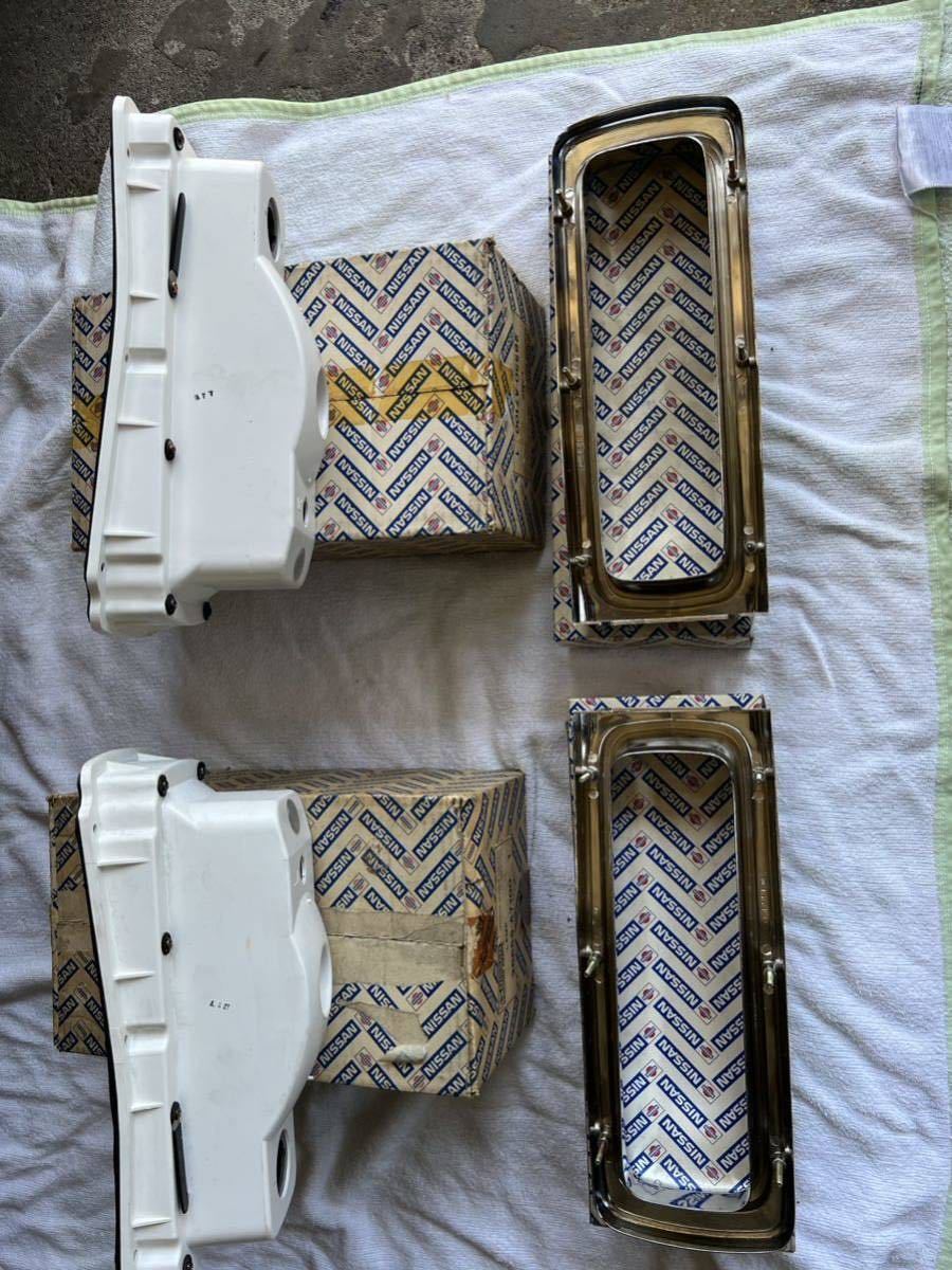 ハコスカ テールランプ 左右、枠左右新品、40年近くの在庫です。純正品