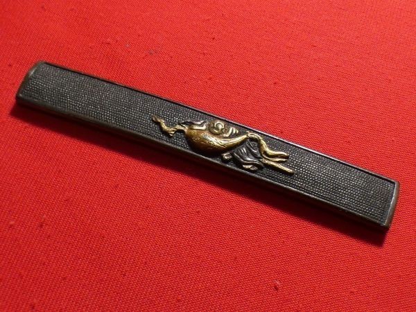 z236 見栄え良き布袋図 赤銅魚々子地 金象嵌色絵 小柄 鍔、刀装具 武具