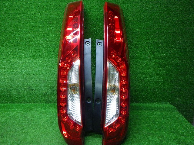 日産 T31/NT31 エクストレイル 後期 テールレンズ 左右 220-23308