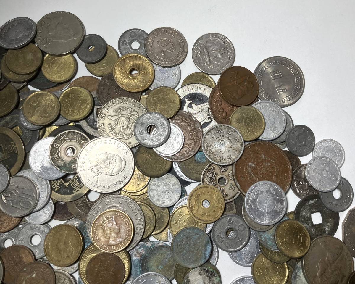 Yahoo!オークション ヨーロッパ の落札相場・落札価格 (硬貨) 世界 未選別 旧家蔵出し//世界のコイン アメリカ アジア ヨーロッパ(日本含む)//外国銭 古銭 硬貨 銀貨 銅貨 穴銭 他 まとめて2.8㎏//貴重希少品★サ