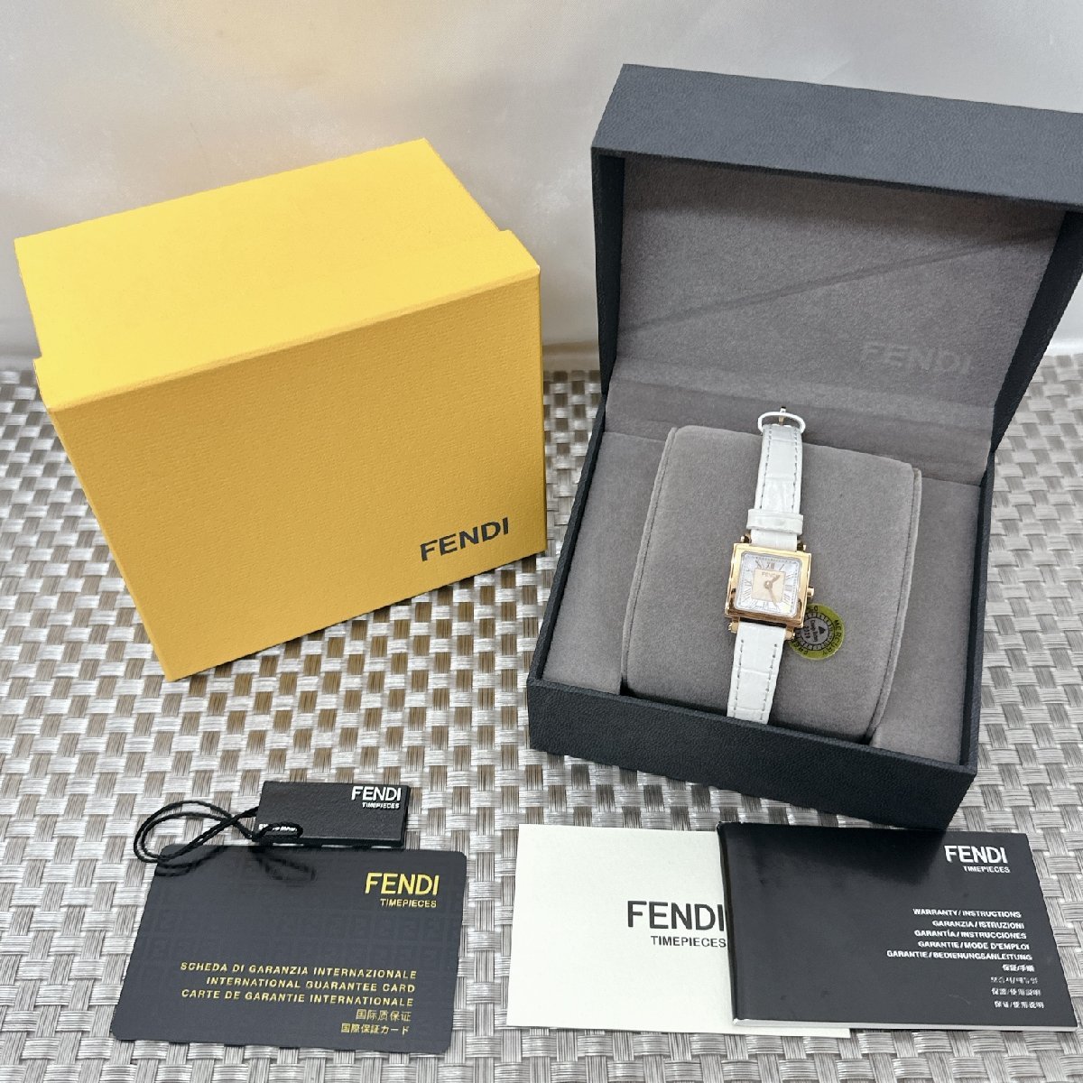 中古美品/インボイス登録店/KU】フェンディ FENDI 腕時計 クアドロミニ