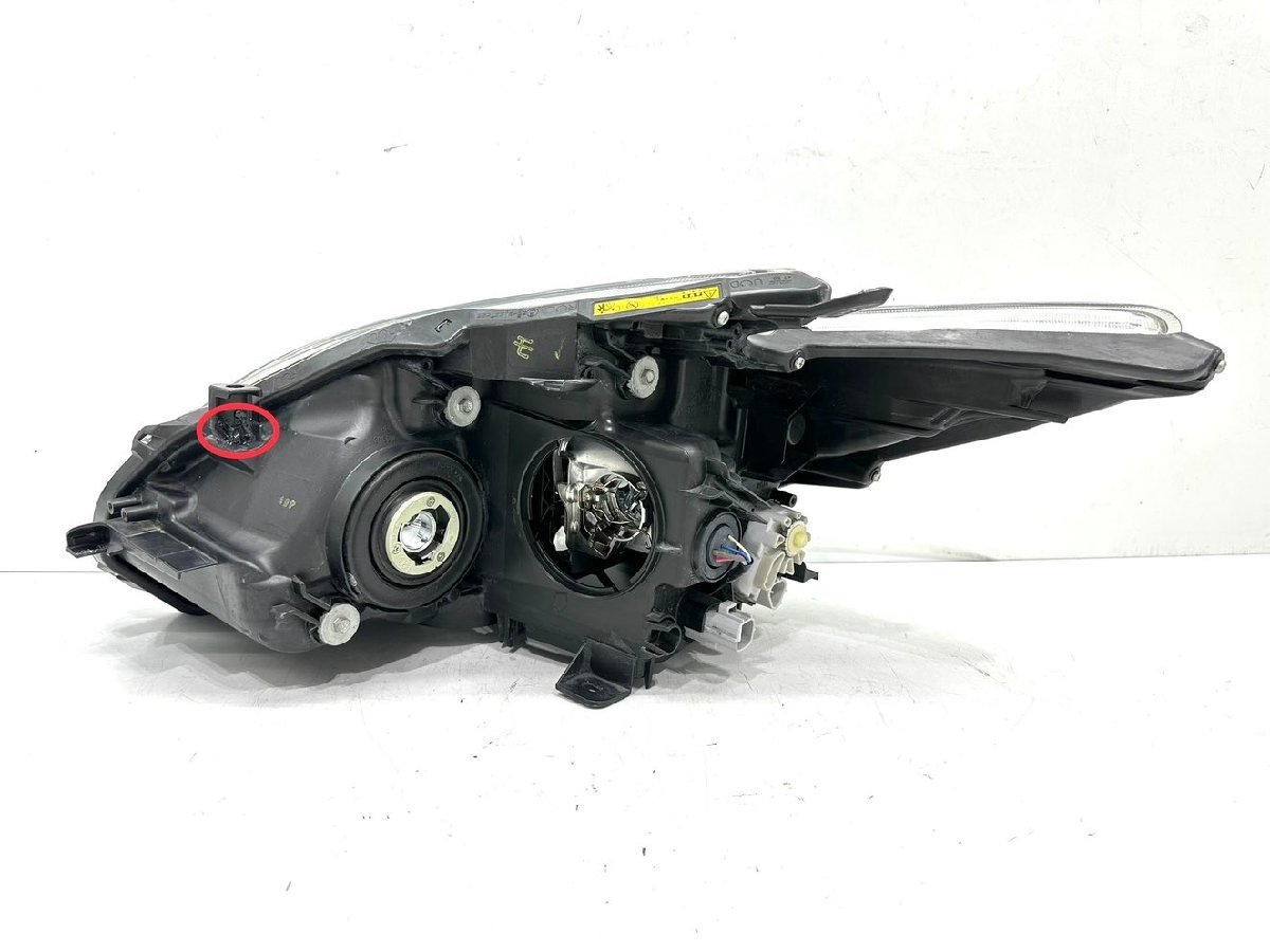 ☆研磨レンズ綺麗☆ トヨタ プリウス ZVW30 後期 純正 右 HID ヘッド