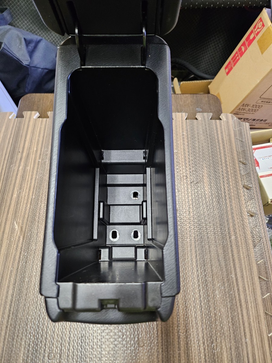 コンソールボックス アクア | トヨタ トヨタ純正部品 アームレスト アームレスト付 純正 NHP10 トヨタ(純正) センターコンソール Q8709IS 車内アクセサリーの価格比較なら コンソールボックス(アームレスト付) のパーツ アームレスト(コンソールボックス|車内収納