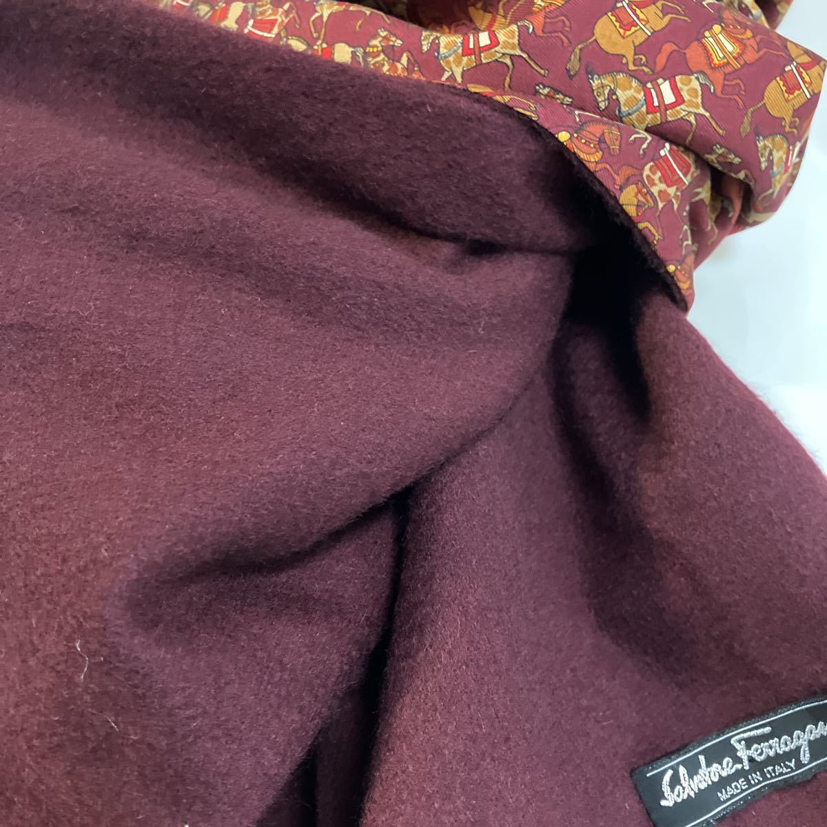 美品）フェラガモ カシミア100%×シルク100% リバーシブル イタリア製 ☆美品☆FERRAGAMOフェラガモ カシミア シルク マフラー 馬柄 ストール
