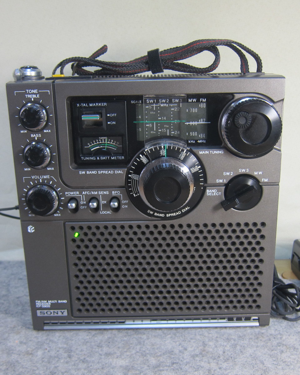 SONY ソニー スカイセンサー ICF-5900 FM/AM/SW1/SW2/SW3 5バンドレシーバー 後期モデル 電源表示付 AC/DCアダプター付 動作確認品 11-31_1