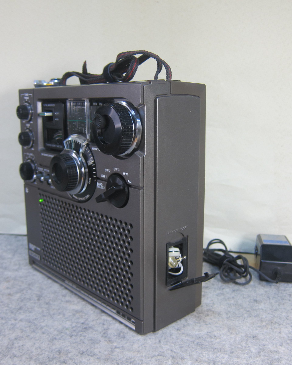 SONY ソニー スカイセンサー ICF-5900 FM/AM/SW1/SW2/SW3 5バンドレシーバー 後期モデル 電源表示付 AC/DCアダプター付 動作確認品 11-31_7