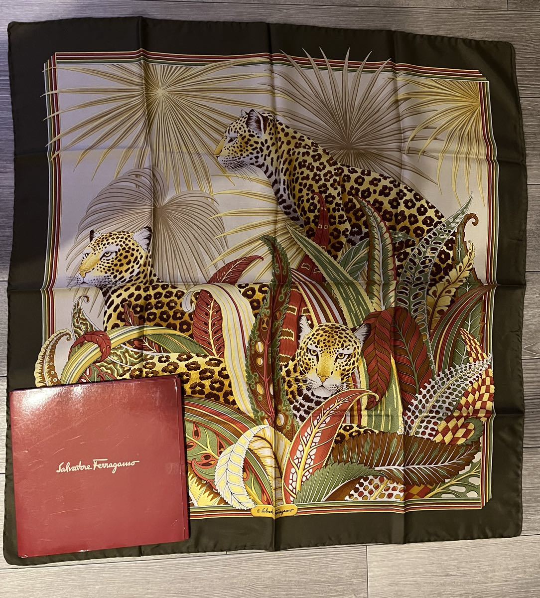 未使用 Salvatore Ferragamo （フェラガモ） シルク スカーフサルバトーレフェラガモ Salvatore Ferragamo フェラガモ シルクスカーフ