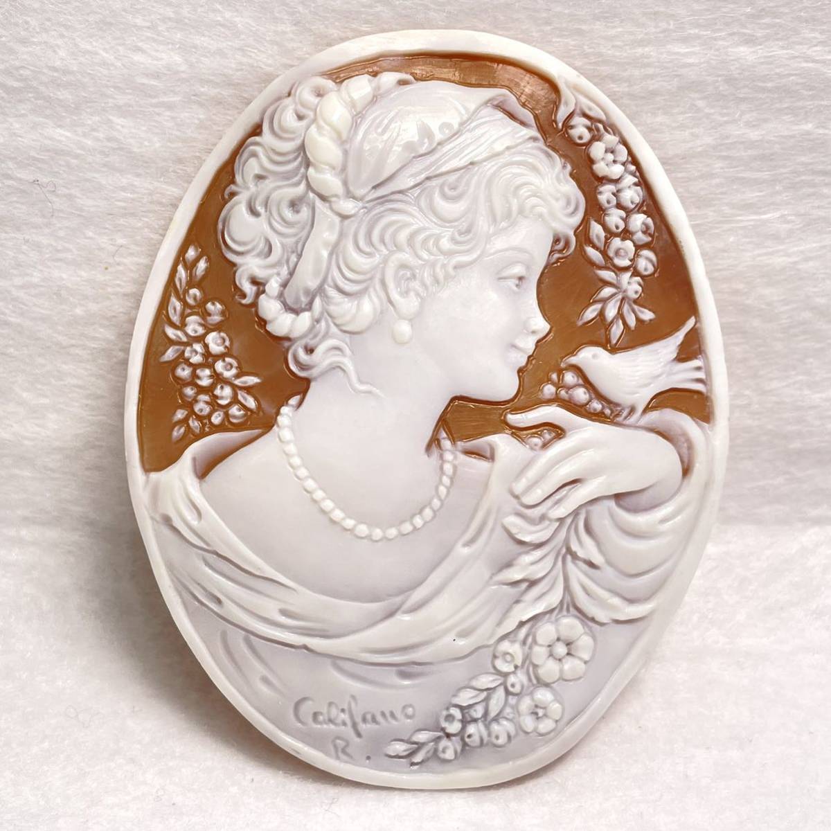 ★シェルカメオ 重量19.9g★75.2×60.5×2.8mm 彫刻 作家 貴婦人 ルース CAMEO SY8215