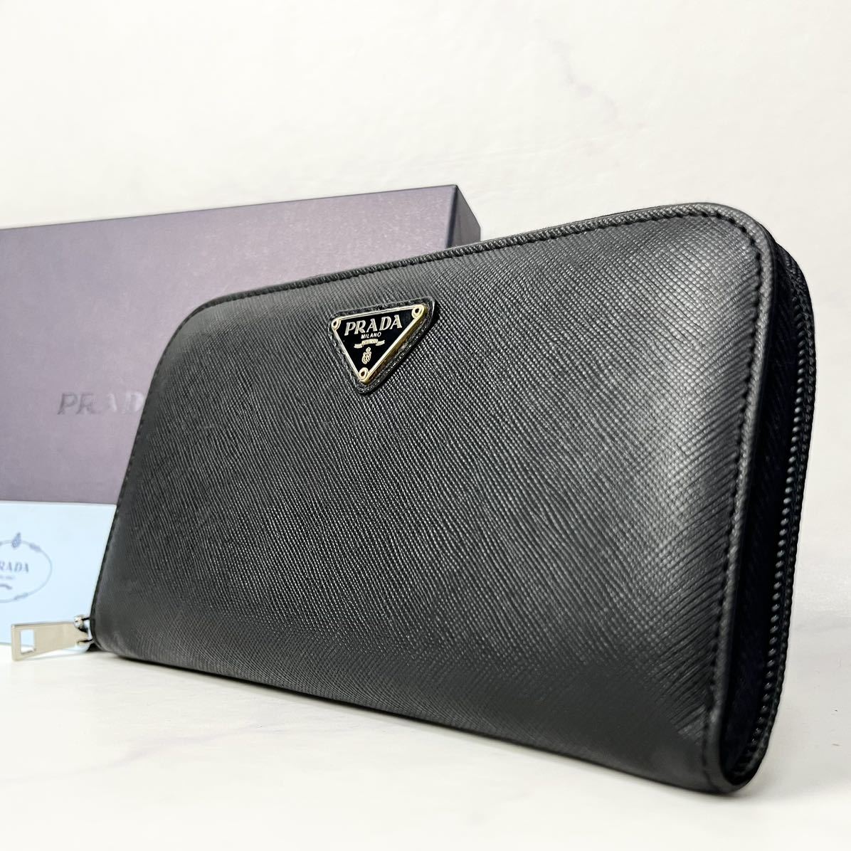 プラダ　ラウンドジップ　長財布　三角ロゴ　ロングウォレット　黒　ナイロン　y2k PRADA 長財布 三角プレート ラウンドジップ サフィアーノレザー 黒