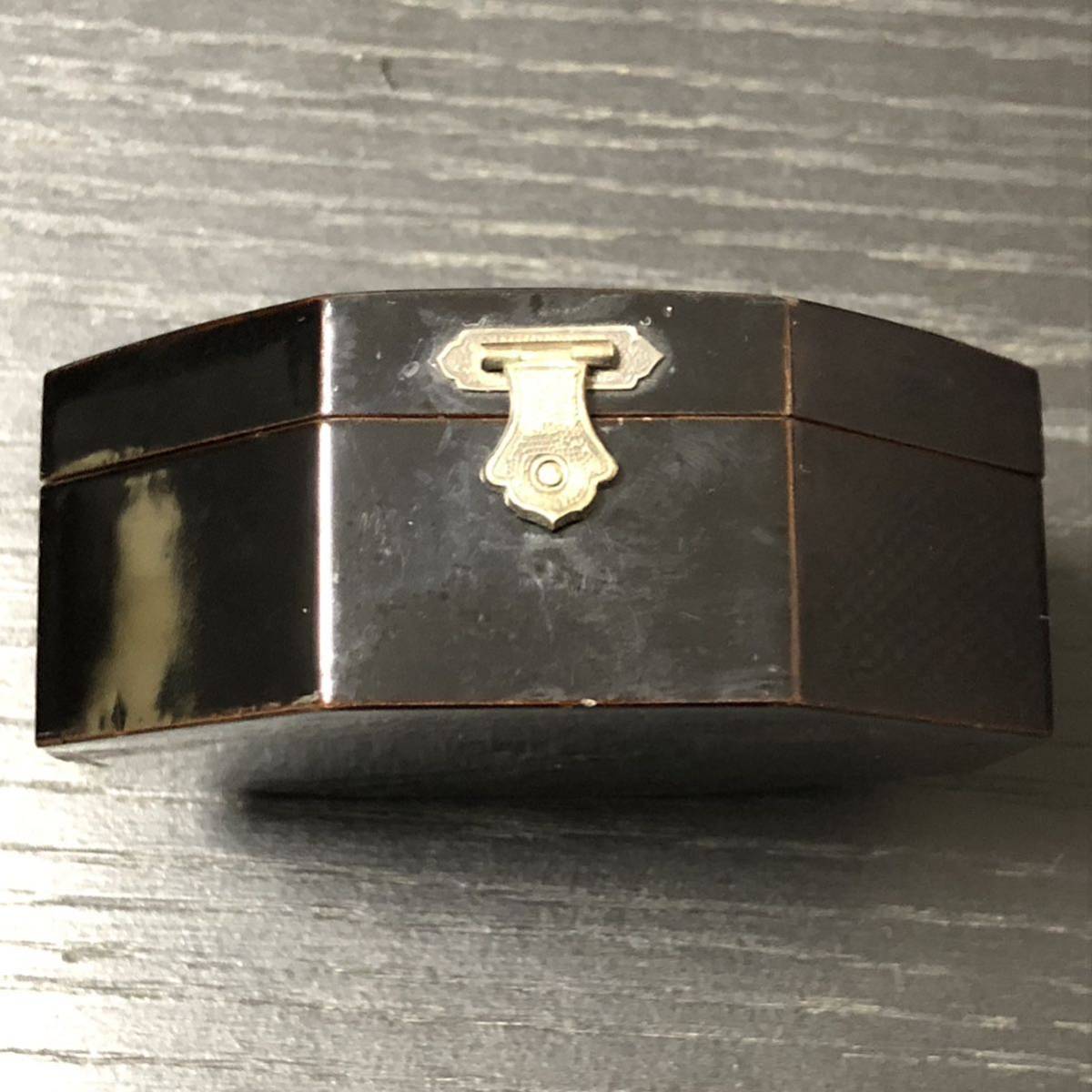 【送料無料】 旧日本軍 陸軍 海軍 勲章 記章 徽章 勲三等旭日中綬章 本体のみ 送料無料 旧日本軍 陸軍 海軍 勲章 記章 徽章 勲三等旭日中綬章 本体 【