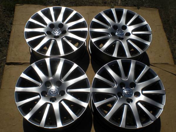 マジェスタ18純正ホイール ハイグロス４本 ［極美品]＊新車外し＊ マジェスタ18純正ホイール ハイグロス4本 ［極美品]＊新車外し＊