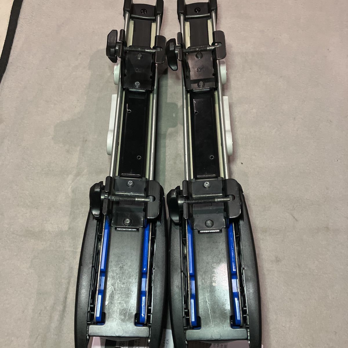 RV-INNO IN932デュアルアングル スキー・スノーボードキャリア 斜め