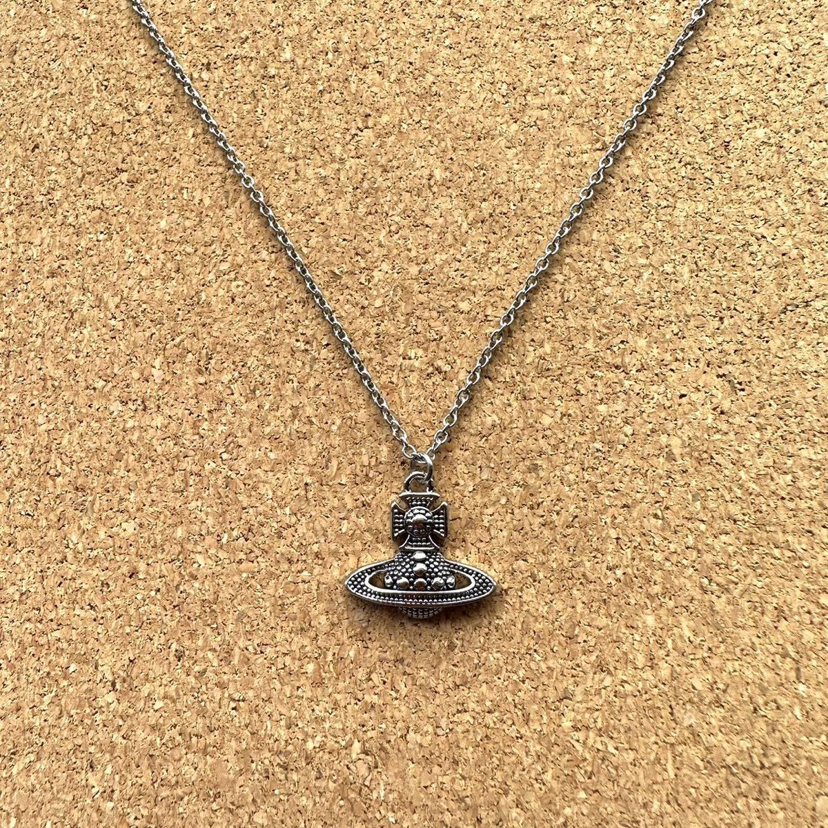 Vivienne Westwood オーブ型小ネックレス ヴィヴィアンウエストウッド