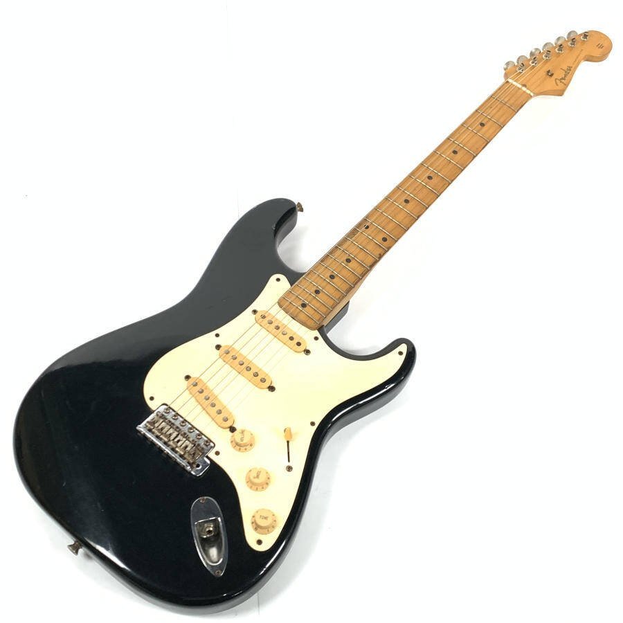 ストラトタイプ エレキギター [ネックはFender Japan(シリアルNo.Q033321)/ボディの詳細は不明] 黒系★現状品