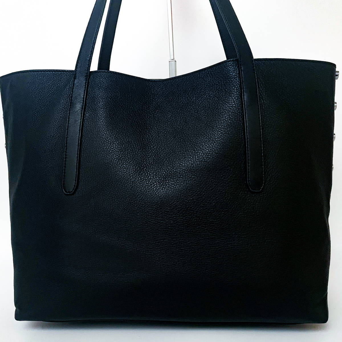 1円【入手困難品□定価30万】JIMMY CHOO ジミーチュウ スタッズ A4 