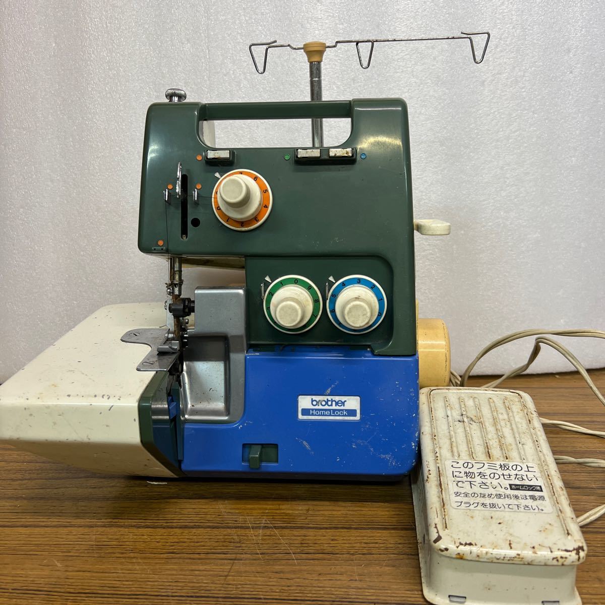 ブラザー ロックミシン　Homelock TE4-B533