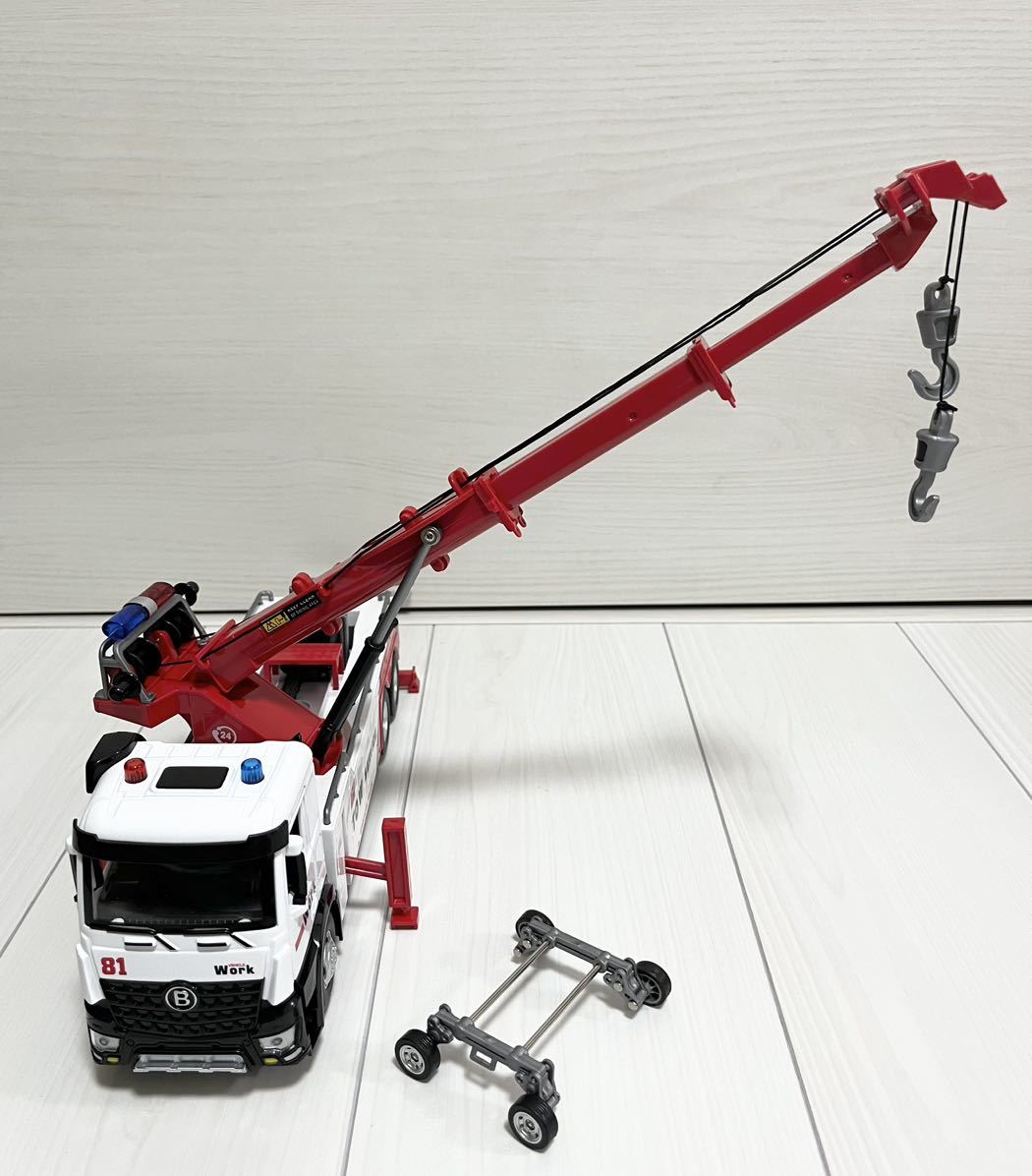《新品》 車長30cm 大型車用 クレーン付牽引レッカー ミニカー